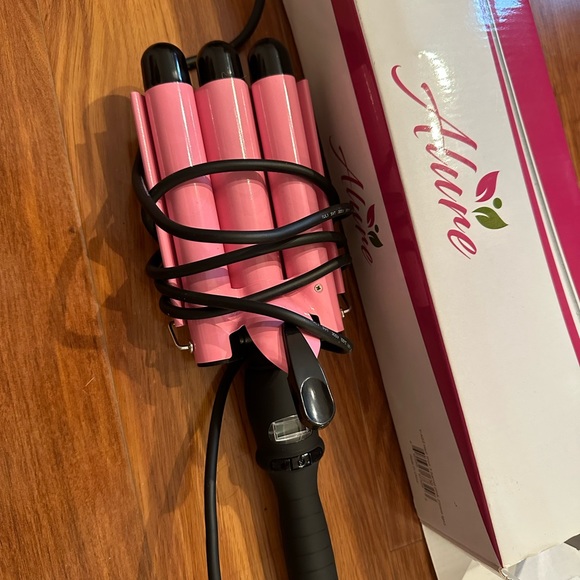 New Alure 3 barrel curling iron wand with temp display. - Picture 4 of 4